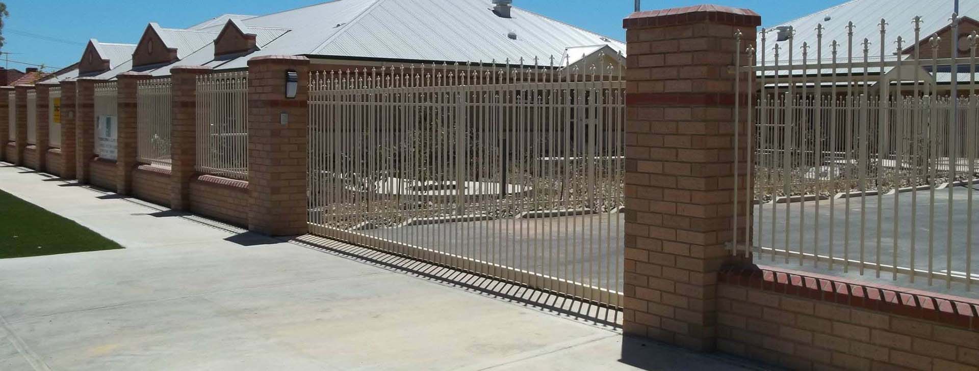 Commercial fencing of properties in Adelaide